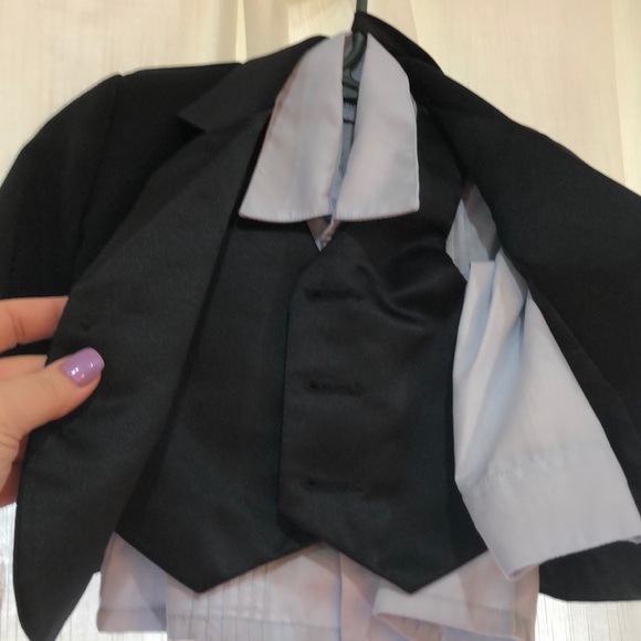 Baby’s Tuxedo - Picture 2 of 4